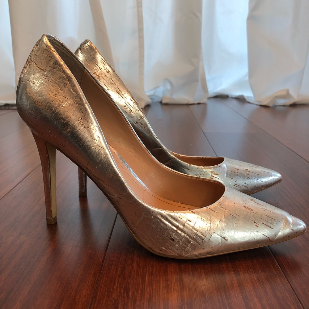 Charles David | Silver Pointy Toe Pump
